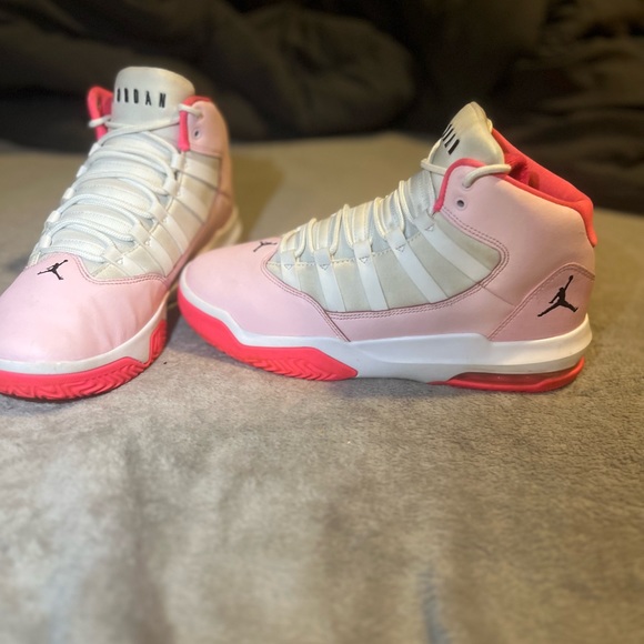 8s in women pink and white - Picture 2 of 2